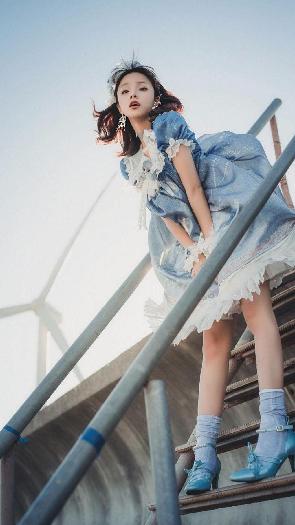 绿茵场外的德比,当西甲焦点战遇上CBA的提前终结悬念