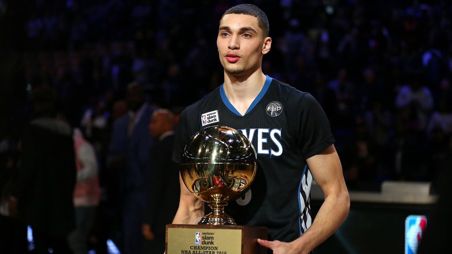 绿茵双城记，维尼修斯独舞点亮伯纳乌，英阿宿敌血战再续百年恩怨