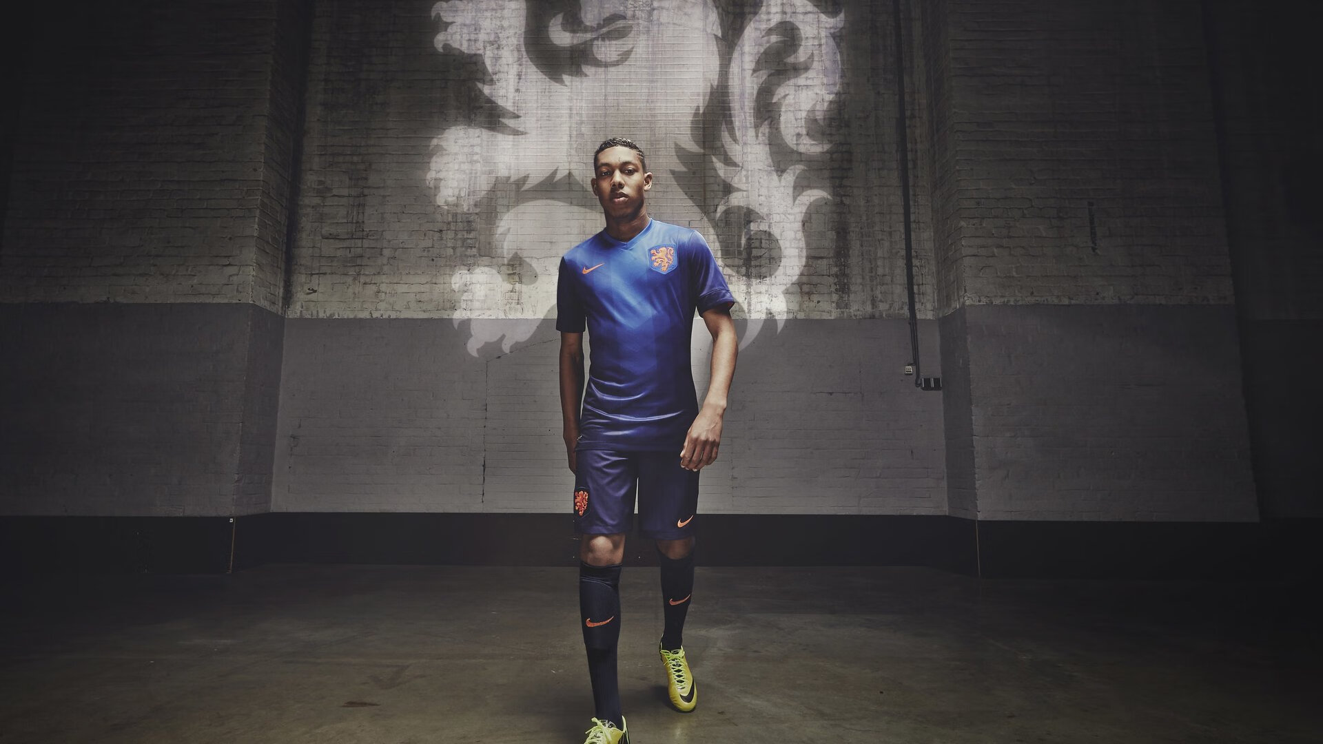 从新西兰碾压韩国到拉亚在意甲焦点战接管比赛,唯一性如何定义体育传奇